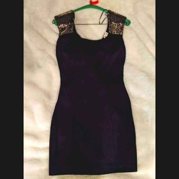 GUESS little black dress with gold sequin shoulders sz XS - Picture 2 of 6
